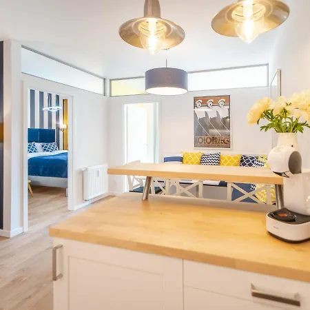 Apartamenty Blekit Na Fali - Miodowy Dom Kołobrzeg Esterno foto