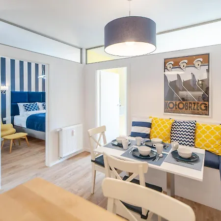 Apartamenty Blekit Na Fali - Miodowy Dom Kołobrzeg Esterno foto